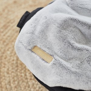 Nid d'ange gris clair fausse fourrure Noukies