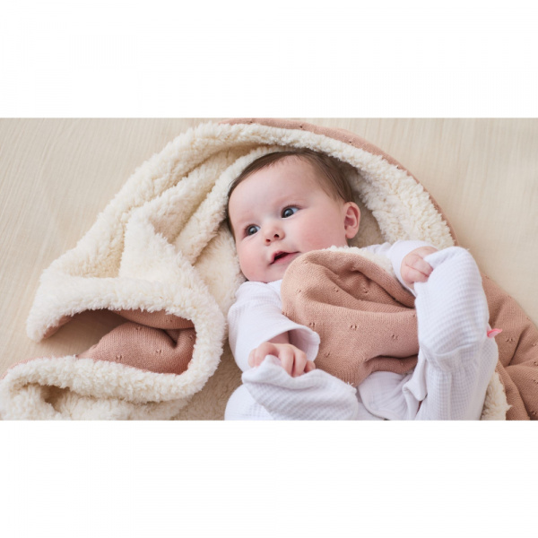 Couverture en tricot 75x100cm powder pink avec sherpa - mix and match Noukies
