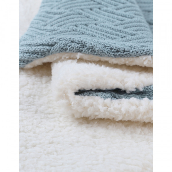 Couverture en tricot 75x100cm ice blue avec sherpa - mix and match Noukies