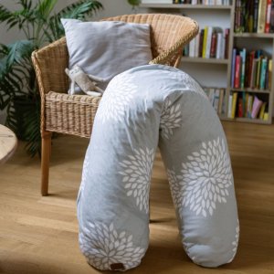 Coussin d’allaitement big flopsy flower gris Beaba