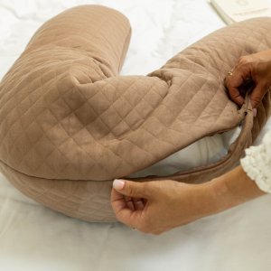 Coussin d’allaitement big flopsy fleur de coton cacao Beaba