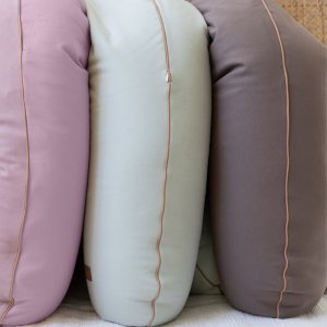 Coussin de grossesse et d’allaitement big flopsy french terry vert de gris Beaba