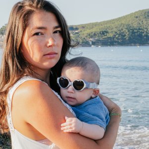 Lunettes de soleil bébé 0-9 mois anti uv baby heart galet Beaba