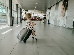 Valise avec l'assise de voyage Beaba