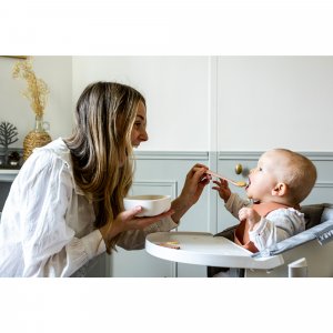 Lot de 2 cuillères silicone 1er âge avec boîte de transport barbe à papa et guimauve Beaba