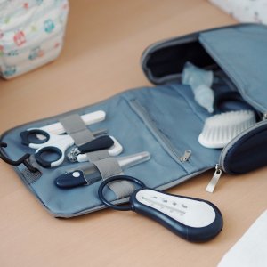 Trousse de toilette nomade 9 accessoires night blue Beaba