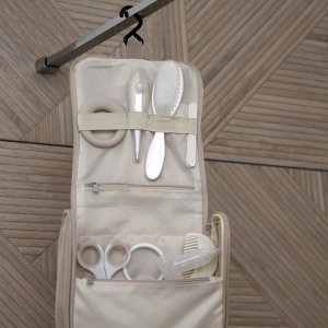 Trousse de toilette nomade 10 accessoires terre d'argile Beaba