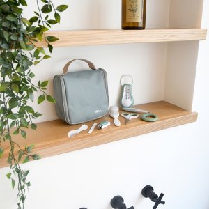 Trousse de toilette nomade 10 accessoires vert sauge Beaba