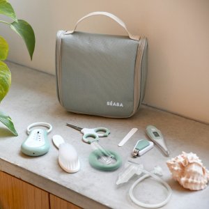 Trousse de toilette nomade 10 accessoires vert sauge Beaba