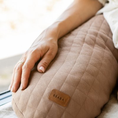 Coussin d’allaitement big flopsy fleur de coton cacao