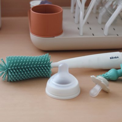 Goupillon silicone pour biberons vert sauge