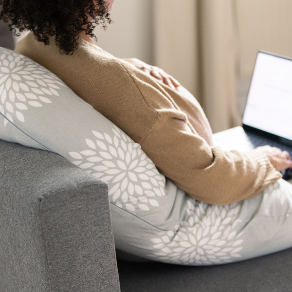 Coussin d’allaitement big flopsy flower gris Beaba