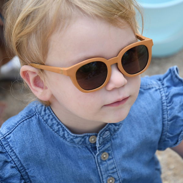 Lunettes de soleil 2-4 ans square caramel Beaba