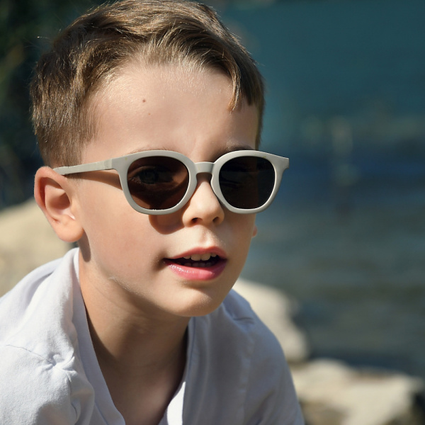 Lunettes de soleil 4-6 ans square gris velours Beaba