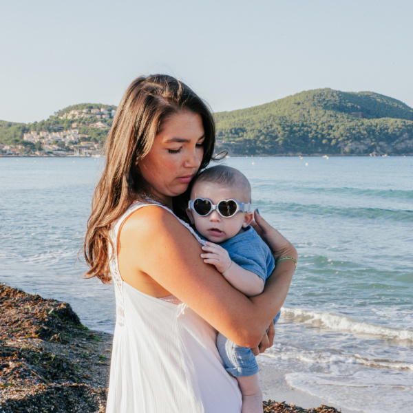 Lunettes de soleil bébé 0-9 mois anti uv baby heart galet Beaba
