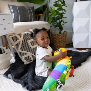 Coussin d'activité tummy time pillow Baby einstein