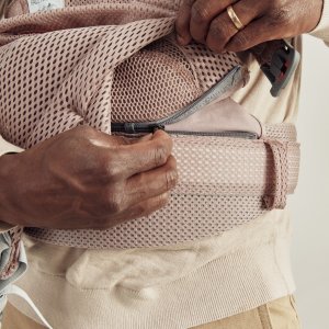 Porte bébé harmony mesh 3d rose clair Babybjorn