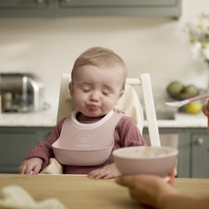 Coffret repas avec bavoir rose pastel Babybjorn