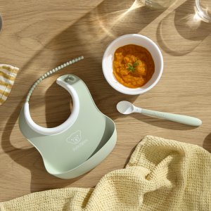 Coffret repas avec bavoir vert pastel Babybjorn
