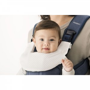 Bavoir pour porte bébé one Babybjorn