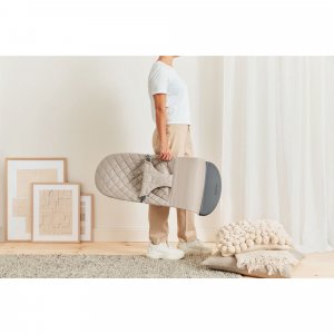 Pack transat bliss tissé matelassage pétale gris sable avec arche de jeux yeux espiègles Babybjorn