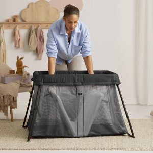 Lit parapluie light babybjorn noir avec drap housse blanc pur organic Babybjorn