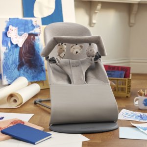 Arche pour transat amis doux tons neutres Babybjorn