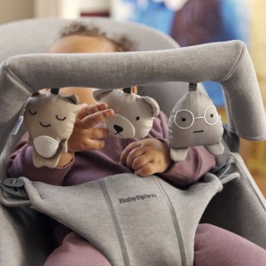 Arche pour transat amis doux tons neutres Babybjorn
