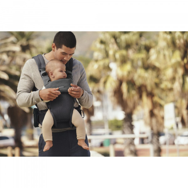 Bavoir pour porte bébé harmony gris foncé Babybjorn