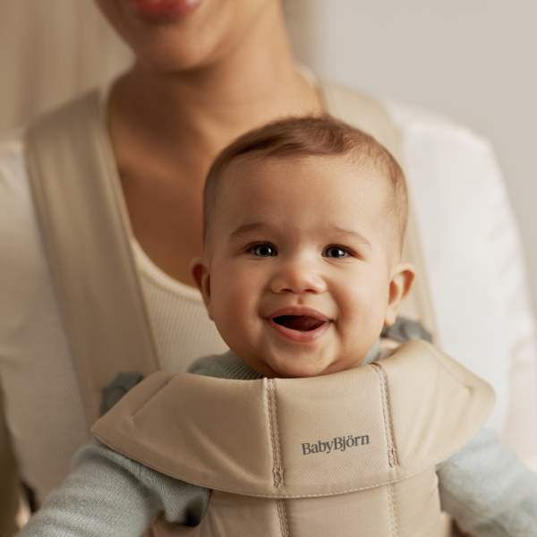 Porte-bébé mini tissé beige Babybjorn