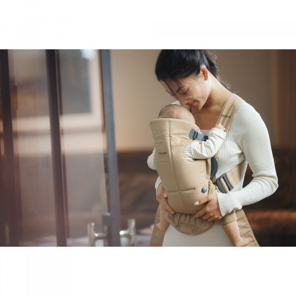 Porte-bébé mini tissé beige Babybjorn