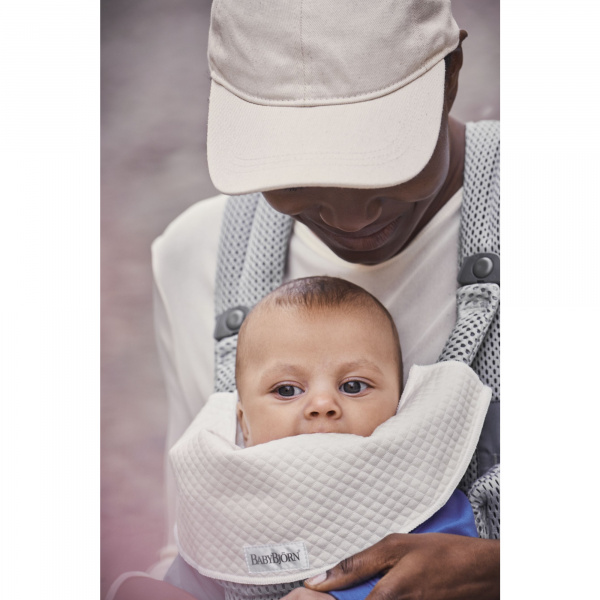 Lot de 2 bavoirs pour porte bébé move et mini Babybjorn