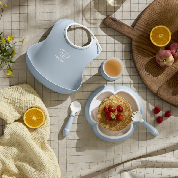 Coffret repas avec bavoir bleu pastel Babybjorn