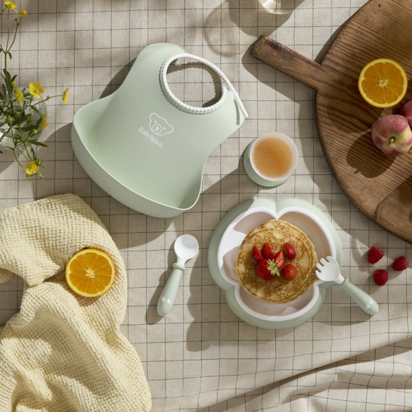 Coffret repas avec bavoir vert pastel Babybjorn