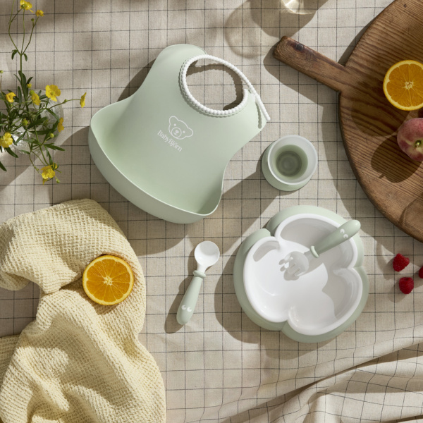 Coffret repas avec bavoir vert pastel Babybjorn