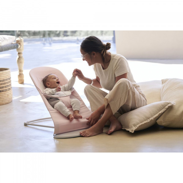 Transat bébé balance soft vert sauge et gris clair Babybjorn