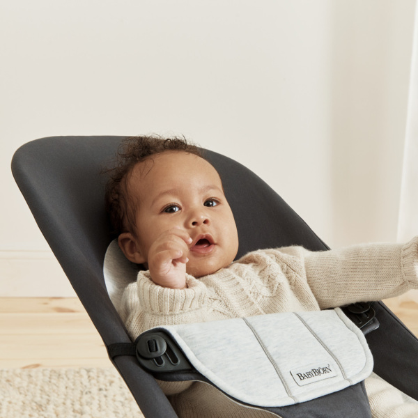 Transat bébé balance soft coton et jersey gris foncé et gris Babybjorn