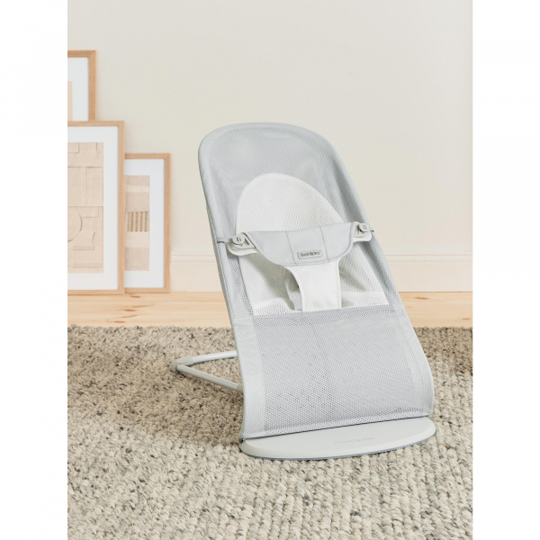 Transat bébé balance soft vert sauge et gris clair Babybjorn