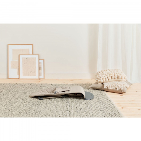 Pack transat bliss tissé matelassage pétale gris sable avec arche de jeux yeux espiègles Babybjorn