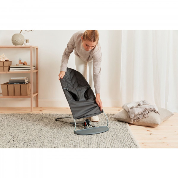 Pack transat bliss tissé matelassage pétale gris sable avec arche de jeux yeux espiègles Babybjorn