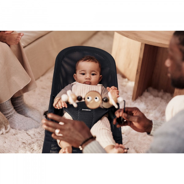 Pack transat bliss tissé matelassage pétale gris sable avec arche de jeux yeux espiègles Babybjorn