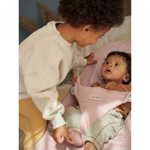 Transat bébé bliss coton matelassé pétale rose poudré Babybjorn