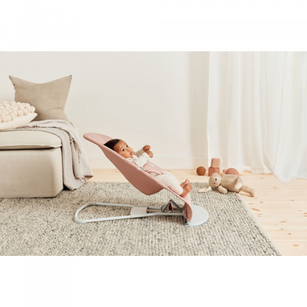 Pack transat bliss tissé matelassage pétale gris sable avec arche de jeux yeux espiègles Babybjorn