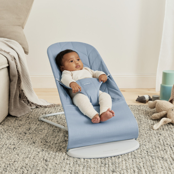 Transat bébé bliss coton matelassé pétale bleu Babybjorn