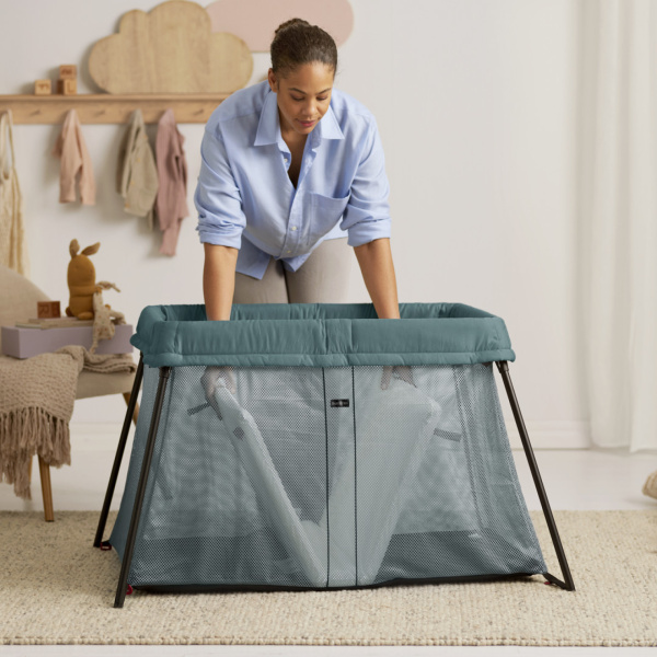 Lit parapluie light vert foncé Babybjorn