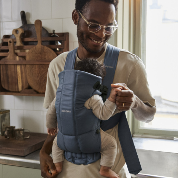 Porte bébé mini coton bleu indigo Babybjorn