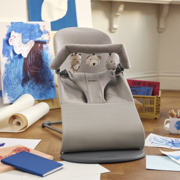 Arche pour transat amis doux tons neutres Babybjorn