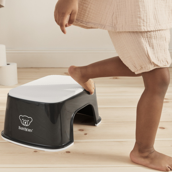 Marche pied enfant noir et blanc Babybjorn