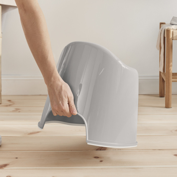 Pot fauteuil gris et blanc Babybjorn