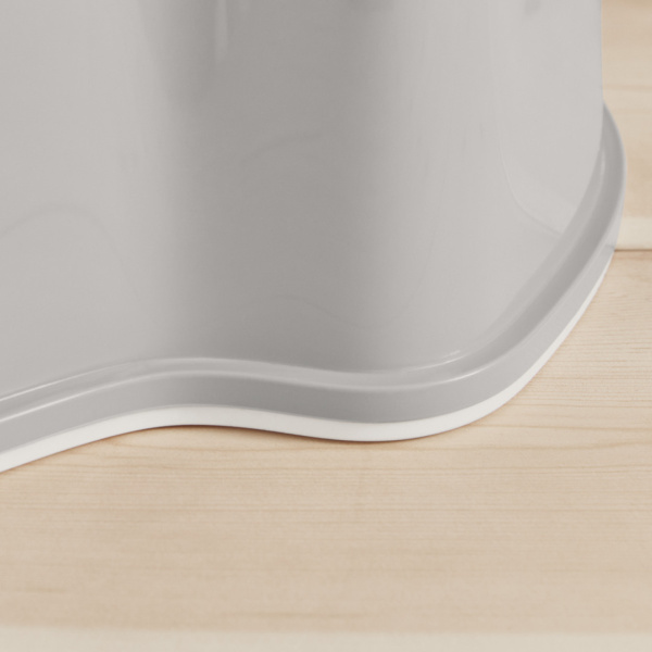 Pot fauteuil gris et blanc Babybjorn